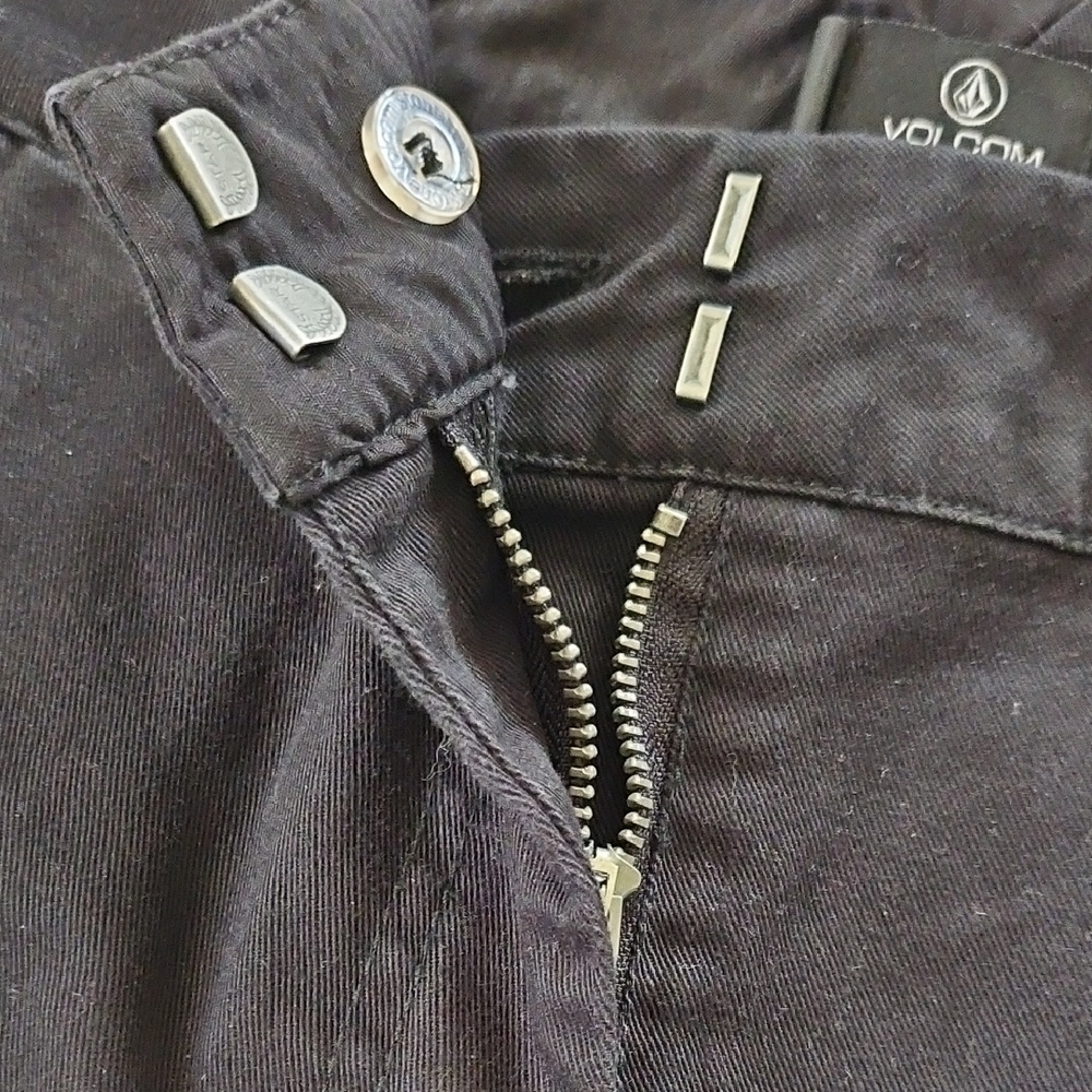 Volcom Black Mid-Rise Wide Leg Capris (True To This) - Picture 5 of 9
